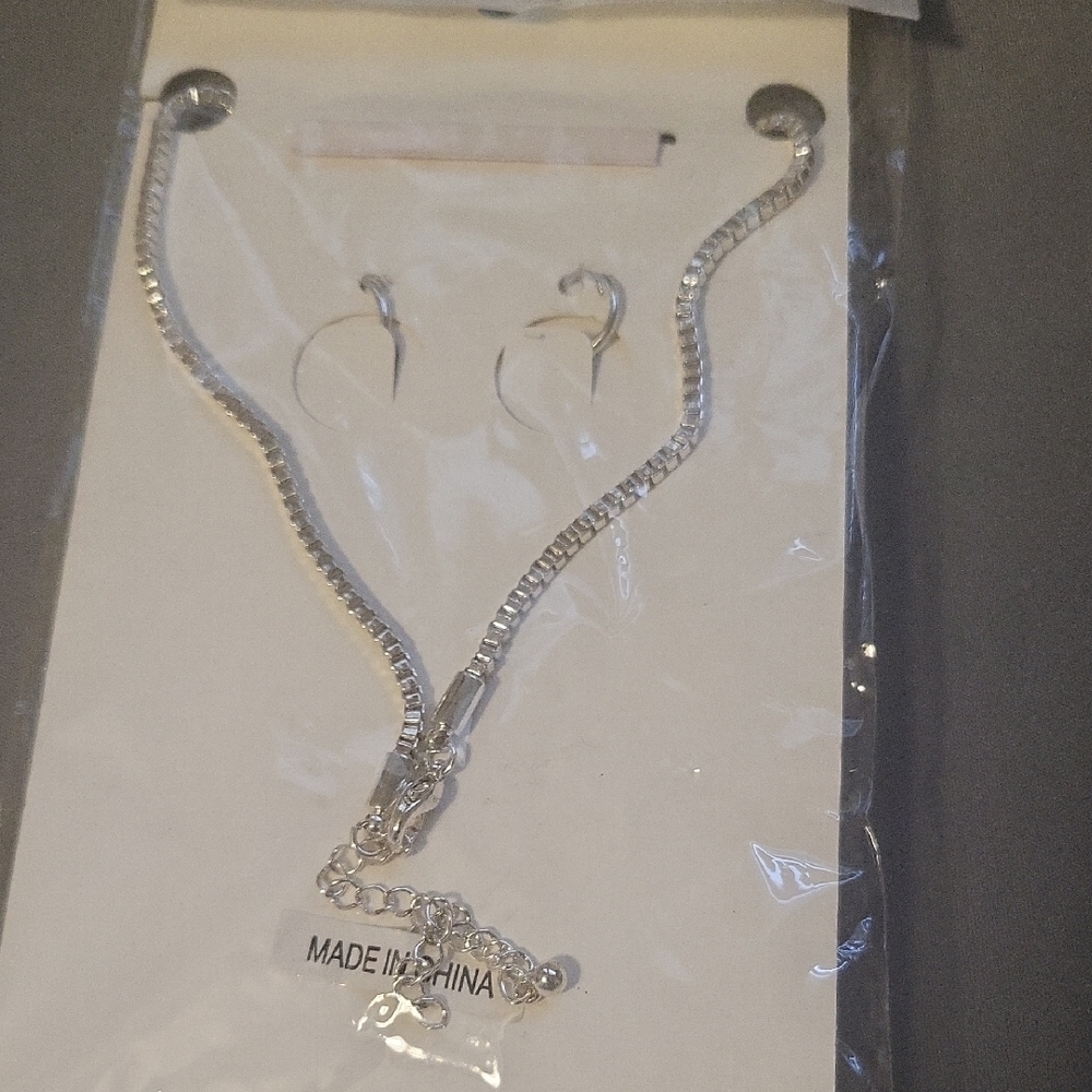 Silver Starfish Necklace and Earring Set - Picture 4 of 4